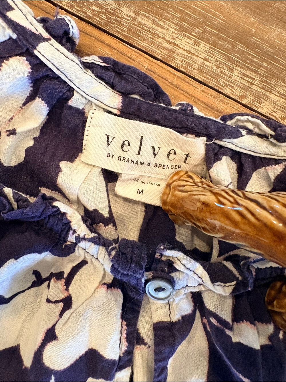 Velvet by Graham & Spencer Navy Floral Blouse Women’s Medium Peasant Top Boho - Picture 5 of 8